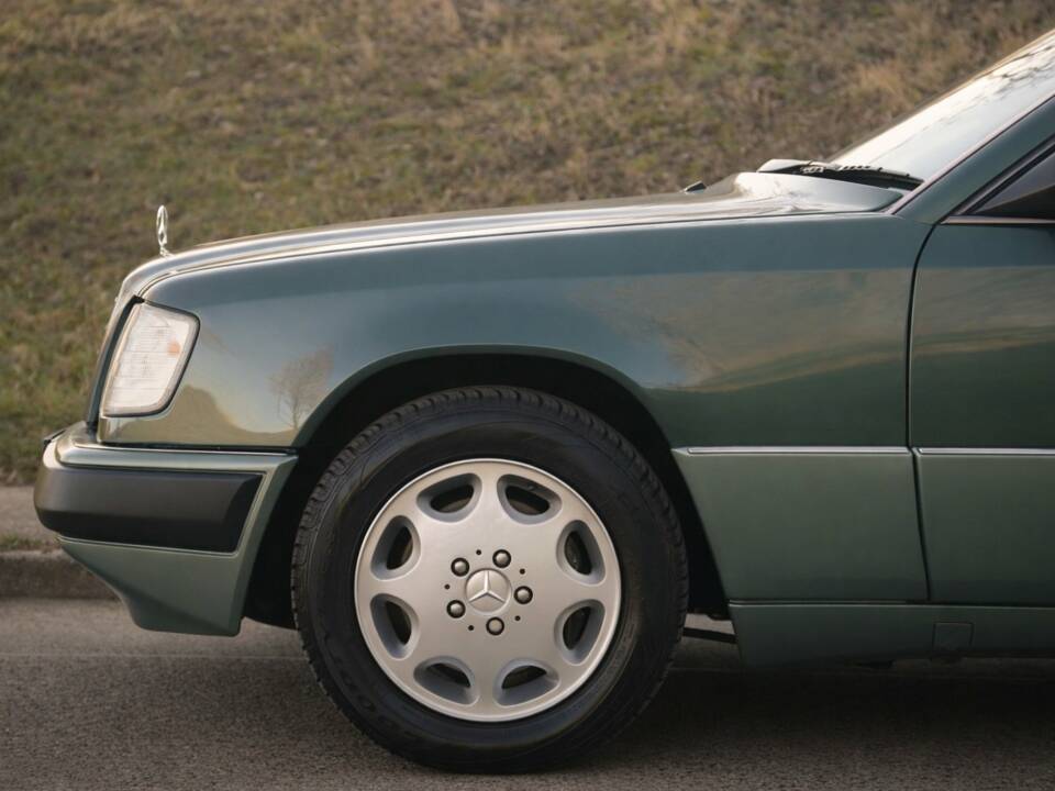 Bild 5/30 von Mercedes-Benz 300 CE-24 (1992)