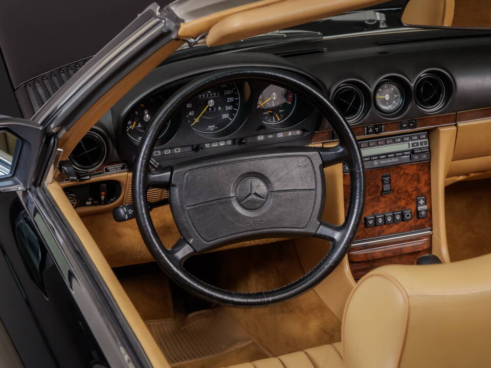 Image 24/36 de Mercedes-Benz 560 SL (1987)