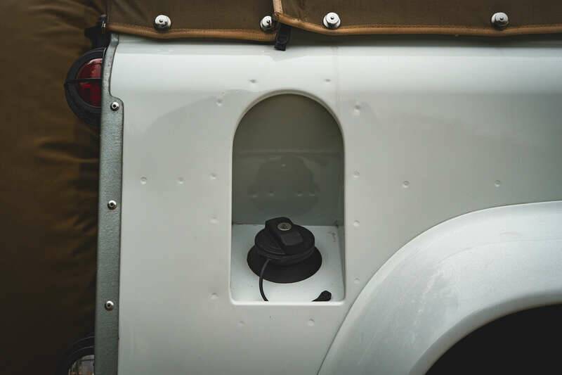 Image 44/50 of Land Rover Defender 90 (1997)