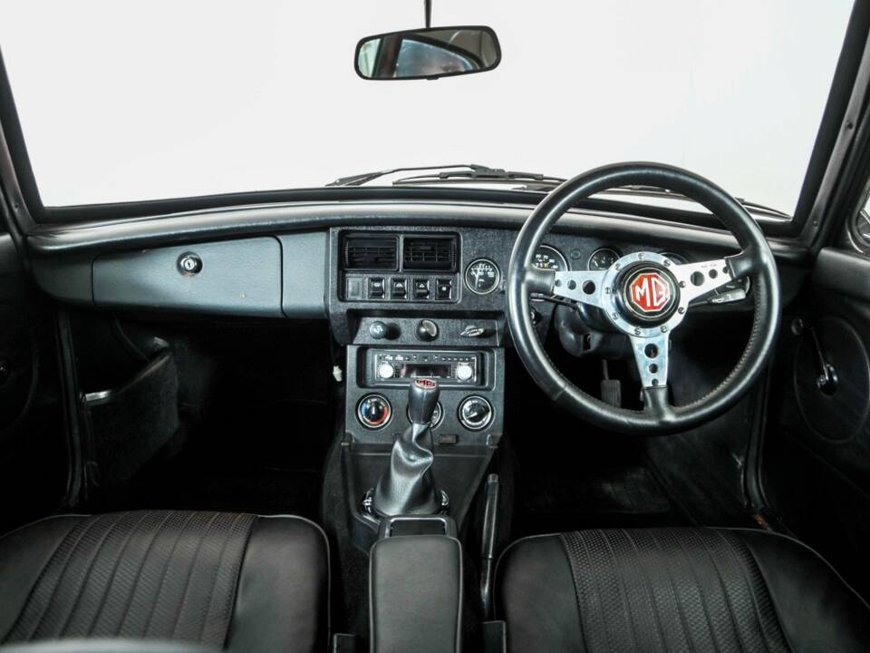 Bild 7/50 von MG MGB GT V8 SEC (1978)