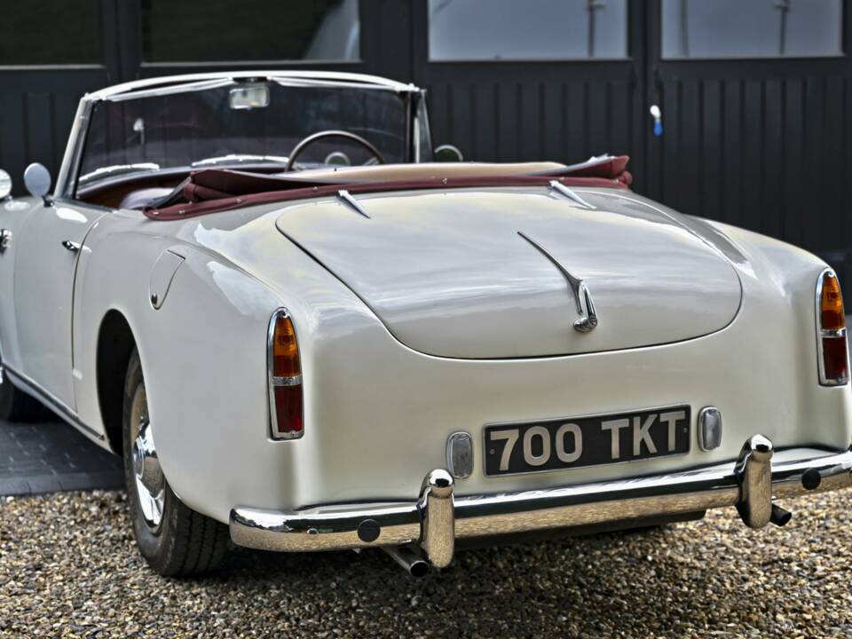 Image 22/50 of Alvis TD 21 (1962)