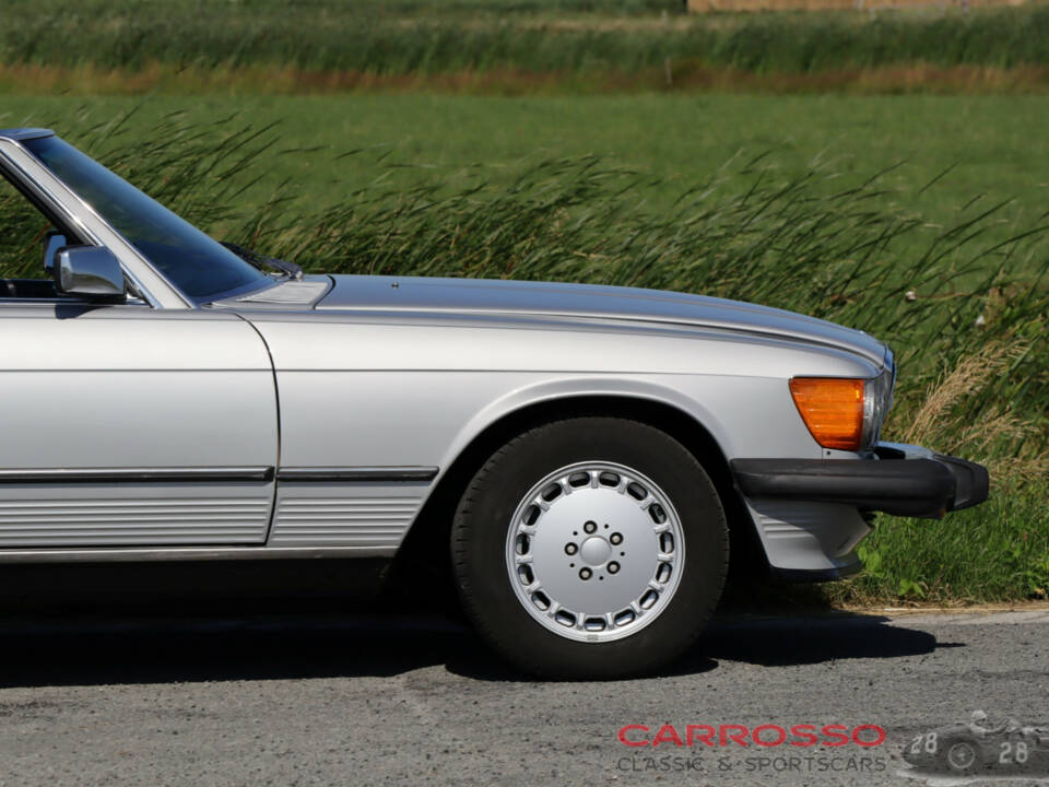 Imagen 17/50 de Mercedes-Benz 560 SL (1988)