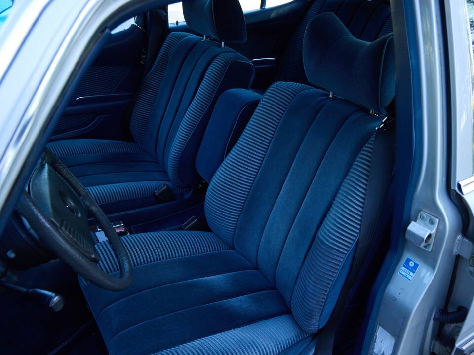 Image 22/25 of Mercedes-Benz 280 SE (1979)