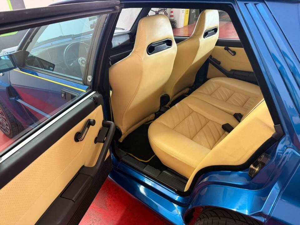 Image 25/50 of Lancia Delta HF Integrale 16V (1994)