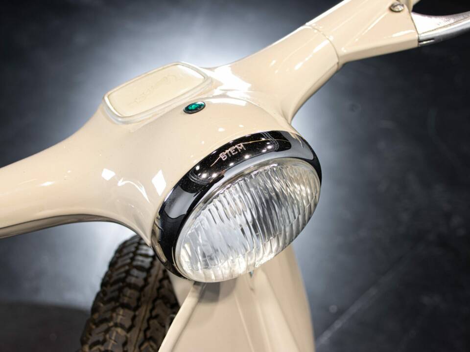 Image 11/50 de Piaggio Vespa 125 (1959)