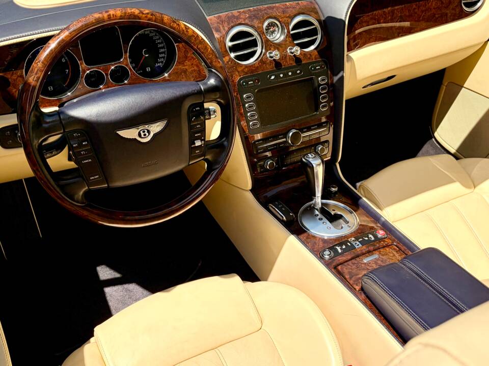 Bild 10/19 von Bentley Continental GTC (2006)