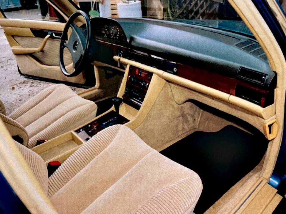 Image 6/10 of Mercedes-Benz 500 SE (1984)
