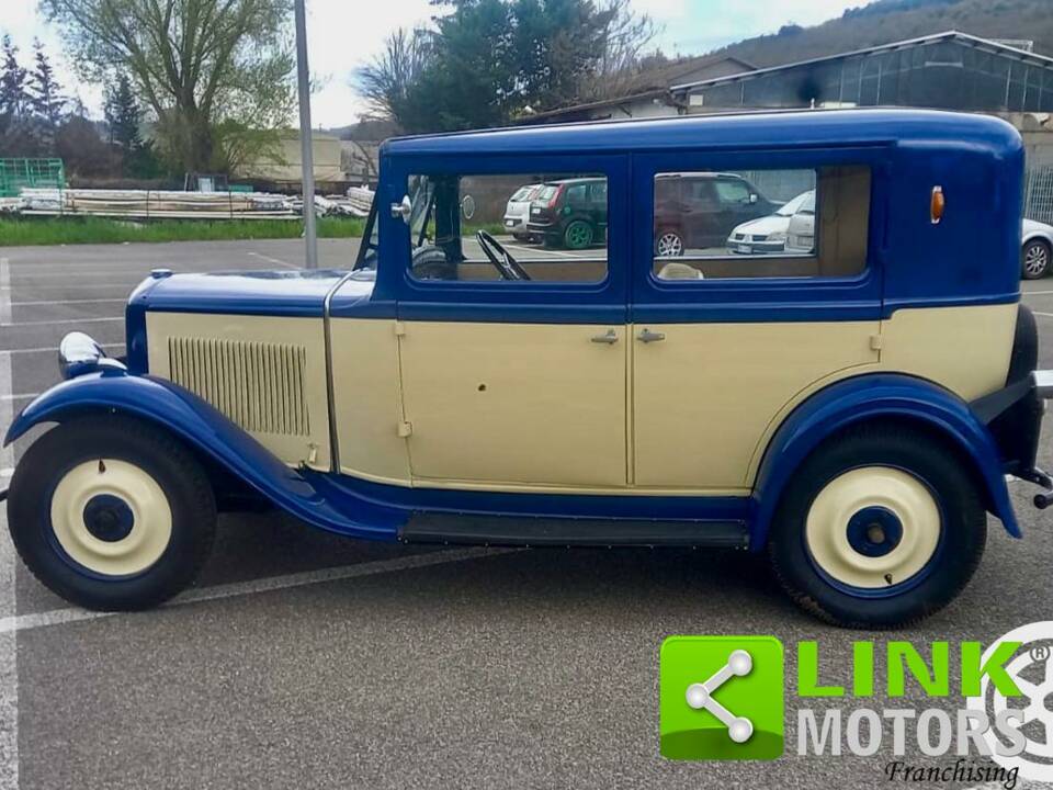 Image 4/10 of Renault Monaquatre (1932)