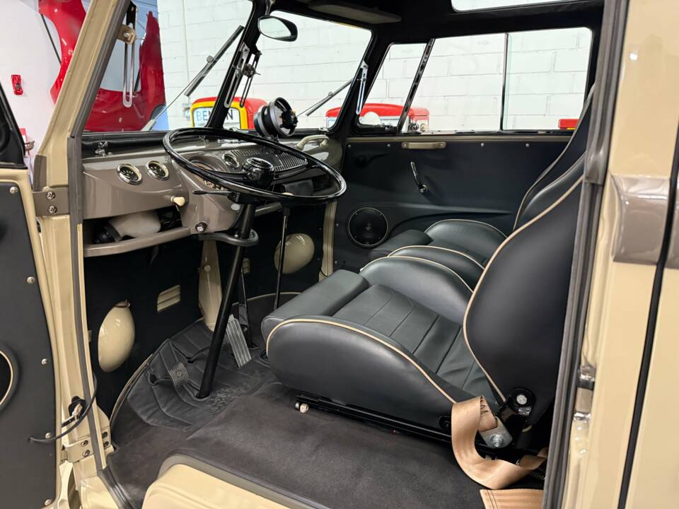 Image 5/26 of Volkswagen T1 Samba (1965)