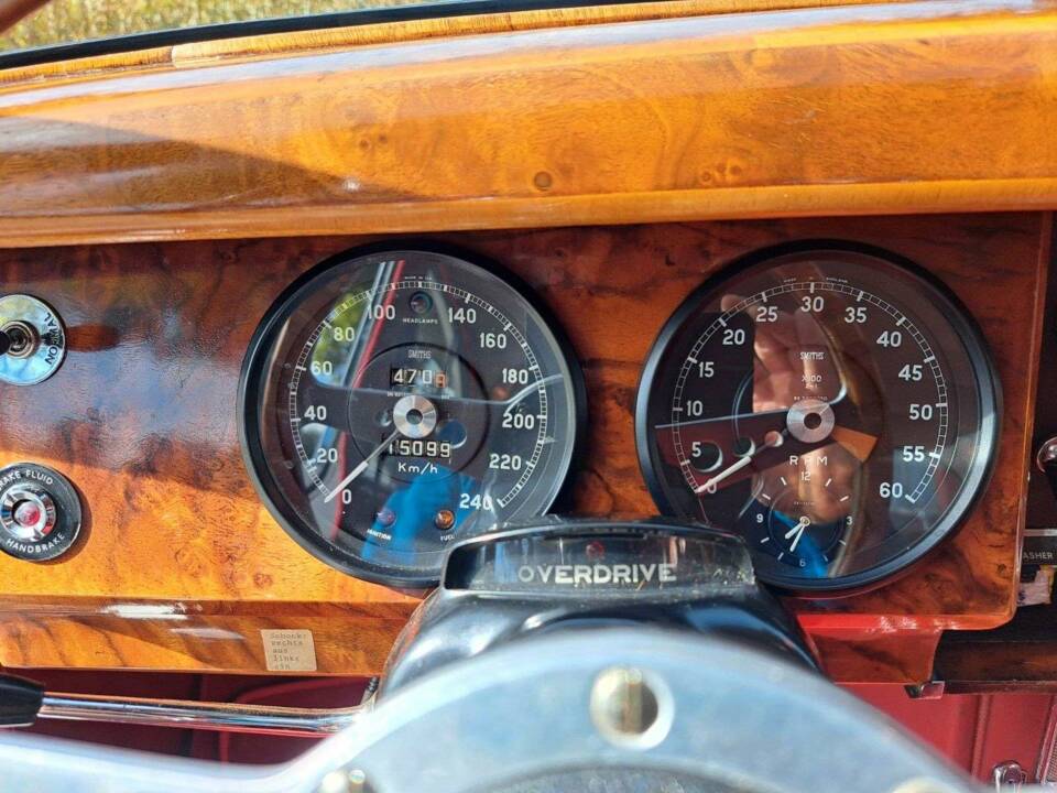 Image 18/27 of Jaguar Mk II 3.4 (1967)