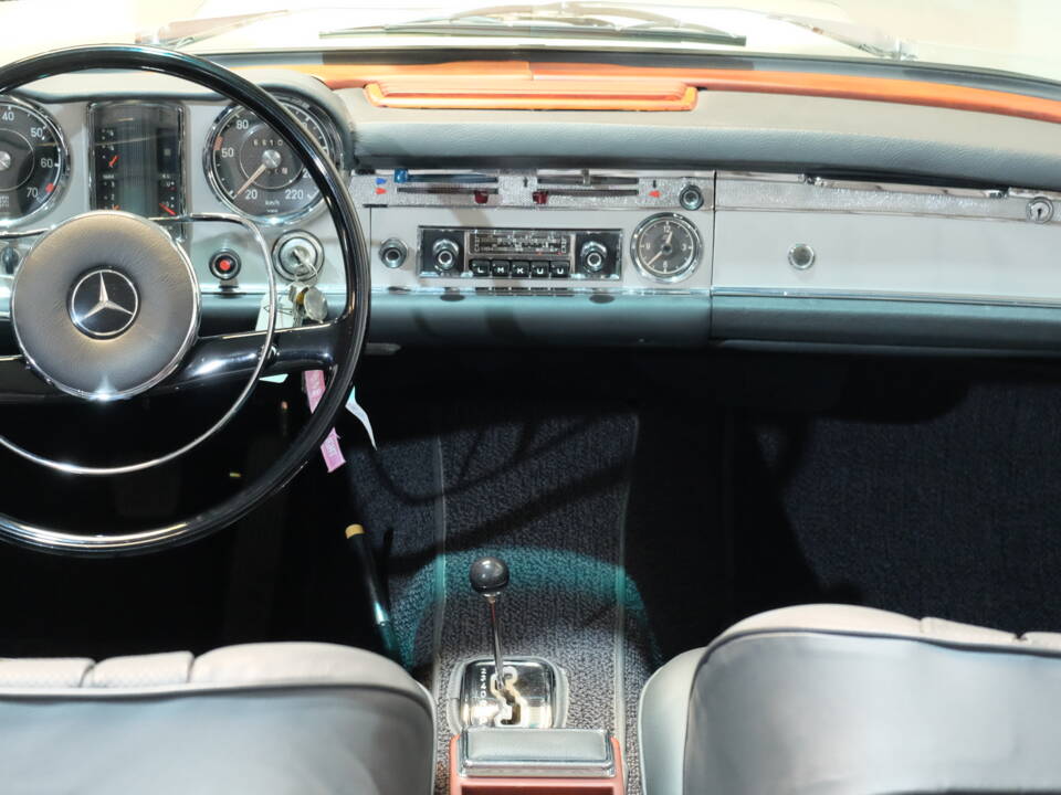 Image 17/35 of Mercedes-Benz 230 SL (1964)