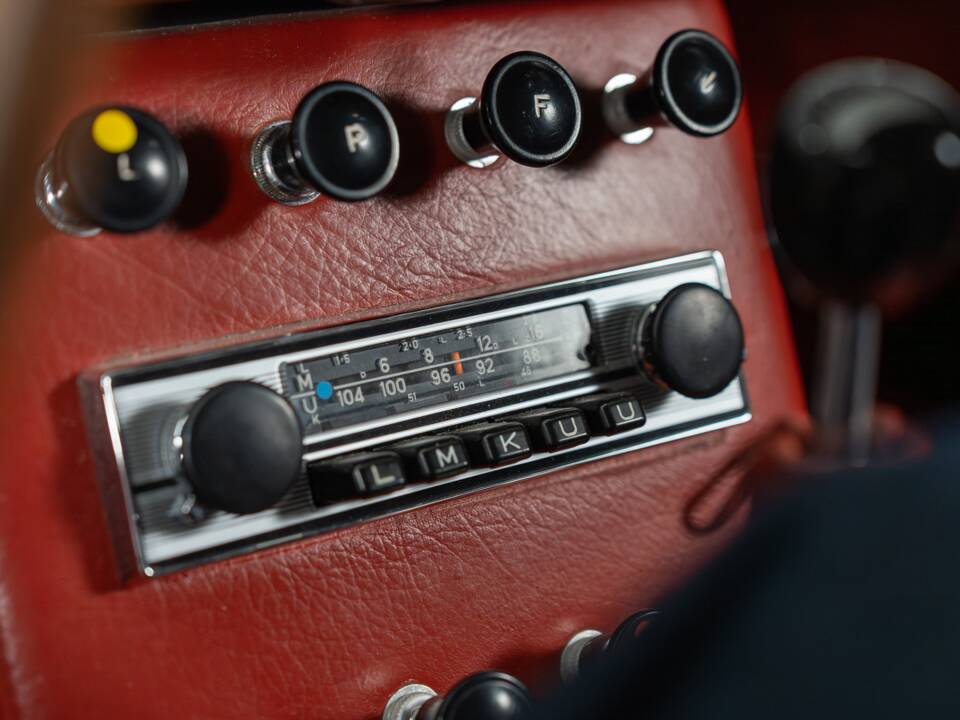 Image 26/29 of Ferrari 250 GTE (1961)