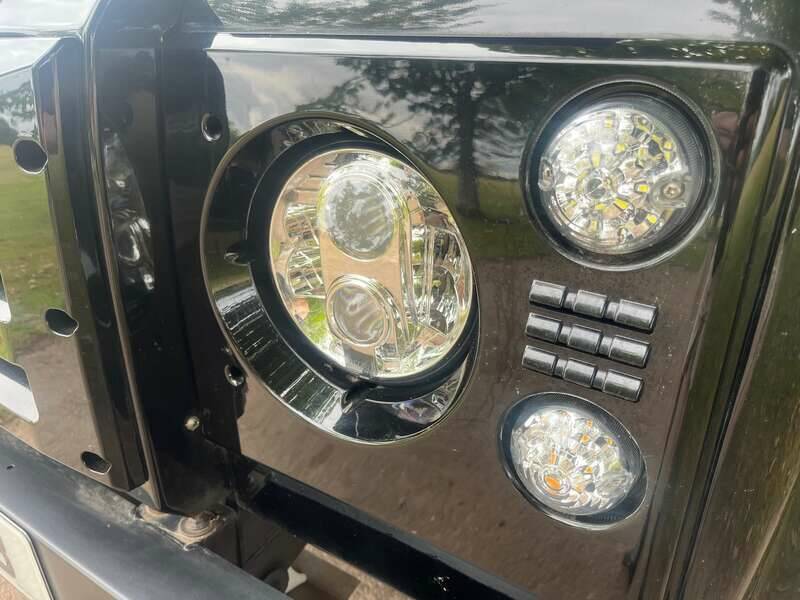 Image 24/25 of Land Rover Defender 90 TD4 (2010)