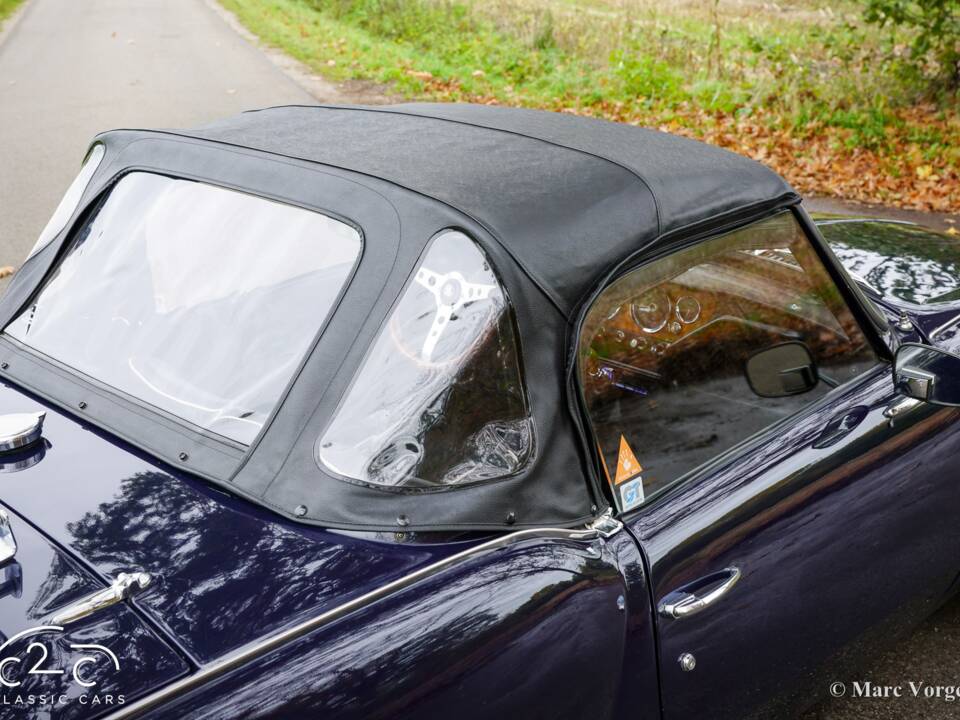 Image 49/60 of Triumph Spitfire Mk III (1970)