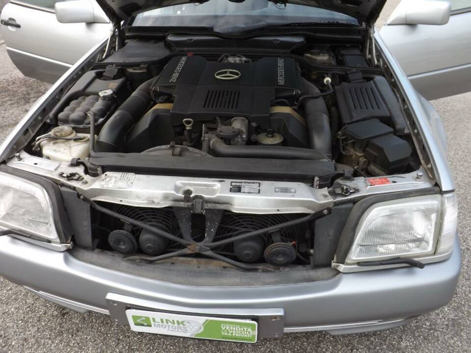 Image 31/50 of Mercedes-Benz 500 SL (1991)