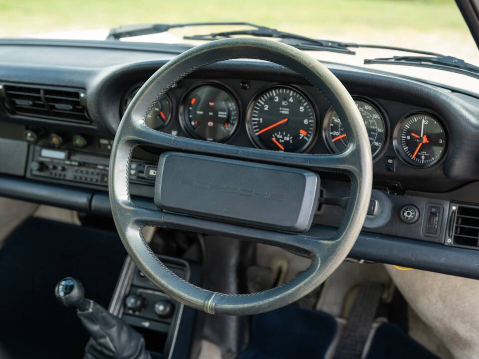Image 46/50 of Porsche 911 Turbo 3.3 (1988)
