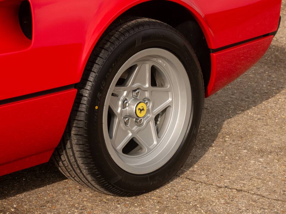 Image 14/50 of Ferrari 308 GTB (1976)