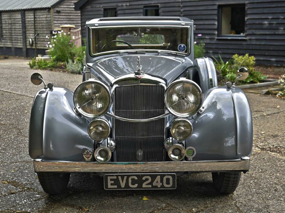 Image 5/50 of Alvis 4.3 Liter Saloon (1940)