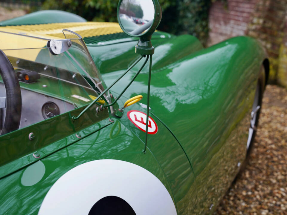 Image 43/50 of Lister Knobbly (1959)