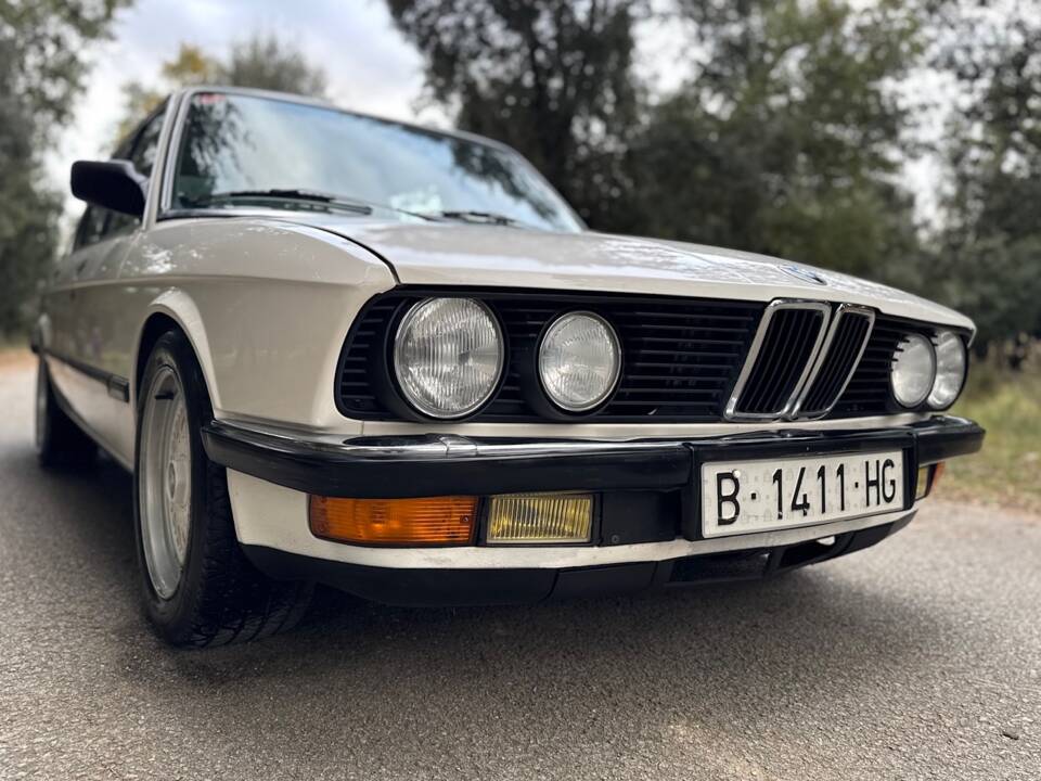 Bild 9/47 von BMW 528i (1986)