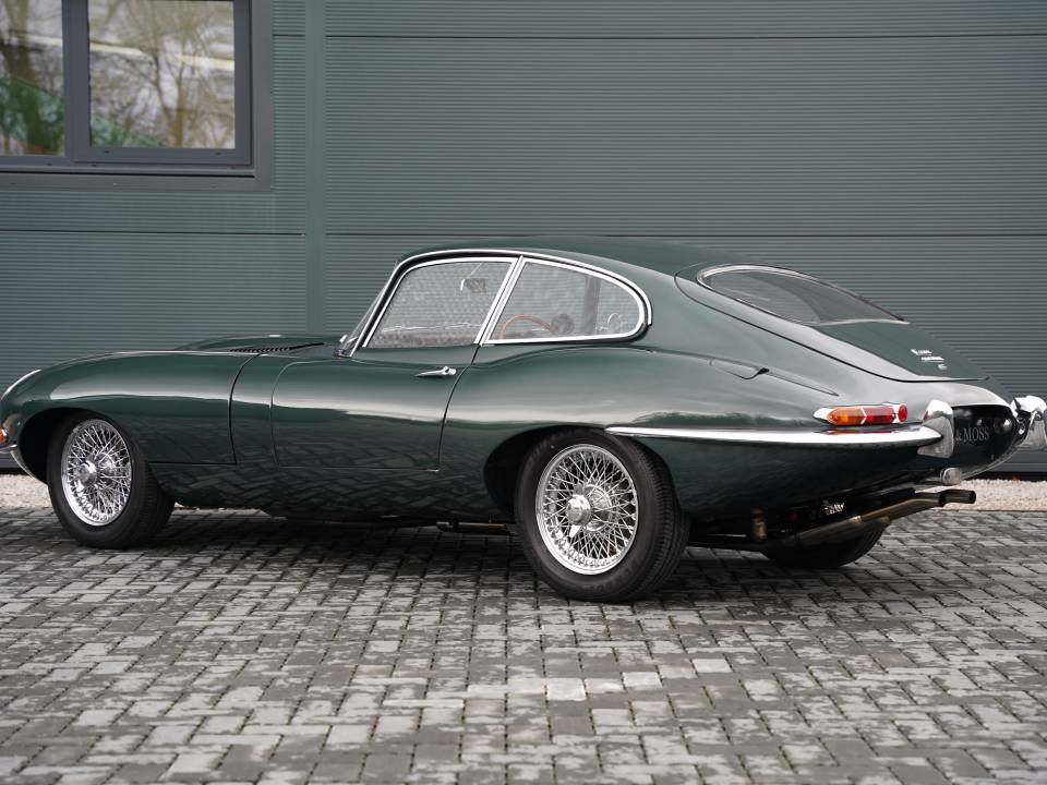 Image 2/50 de Jaguar E-Type 4.2 (1967)