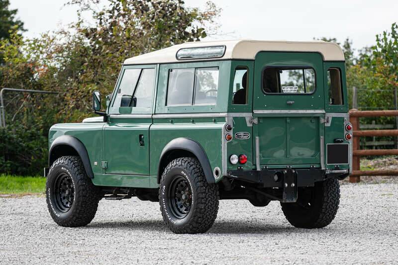 Image 4/41 of Land Rover 90 (1988)