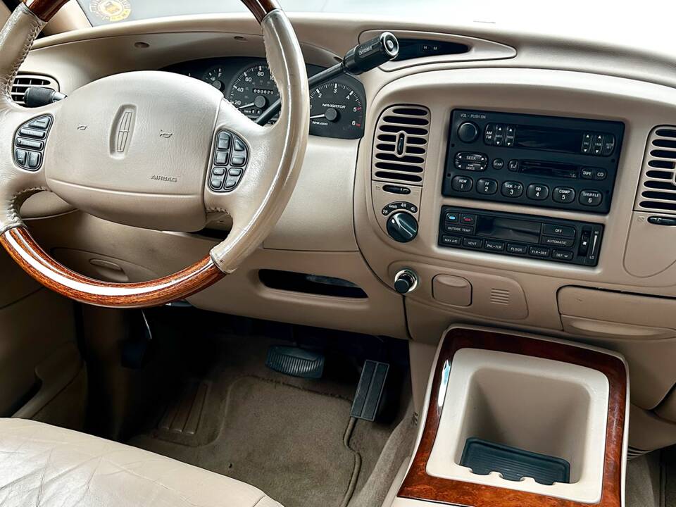 Bild 10/17 von Lincoln Navigator (1998)
