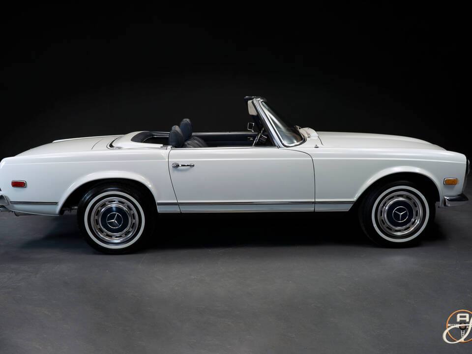 Image 6/23 of Mercedes-Benz 280 SL (1968)