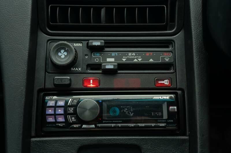 Image 22/49 of Porsche 928 S4 (1990)