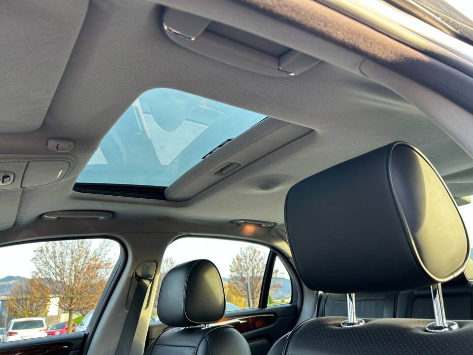 Bild 15/24 von Jaguar XJ 2.7 D (2007)