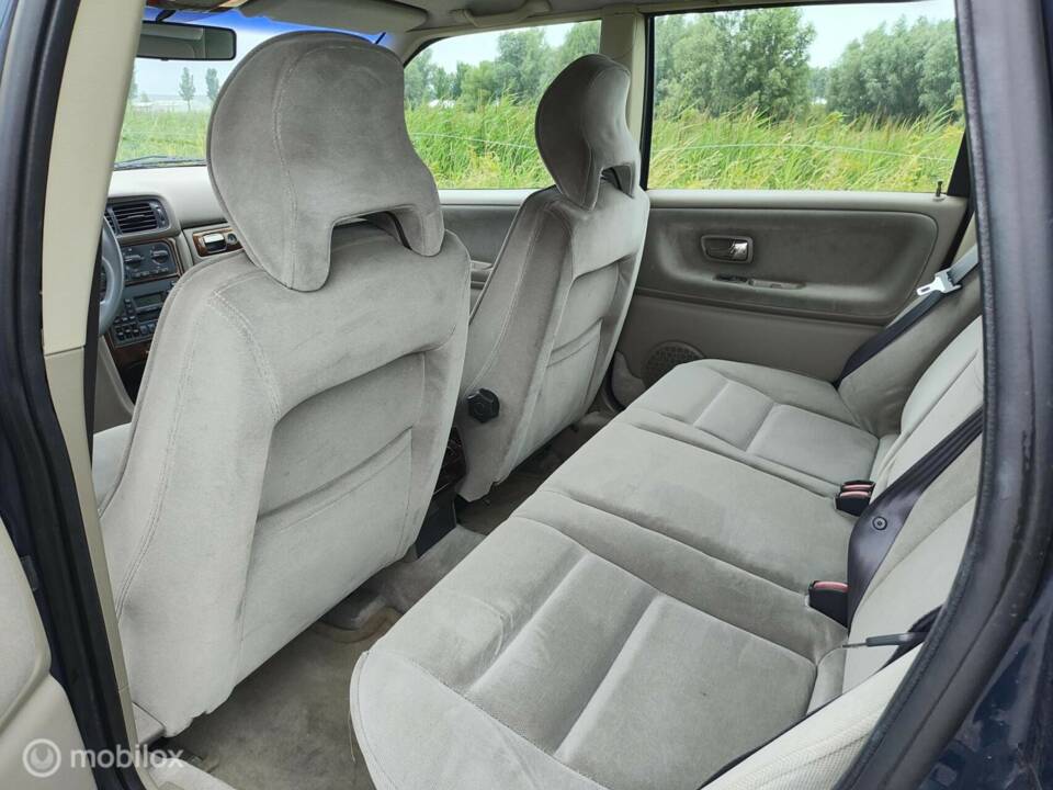 Image 25/33 of Volvo S 70 2.5 T (1997)