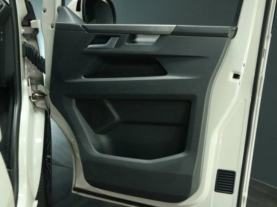 Image 28/50 of Volkswagen T6 Multivan 2.0 TDI (2020)