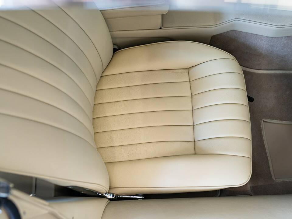 Bild 2/102 von Jaguar E-Type 4.2 (1966)