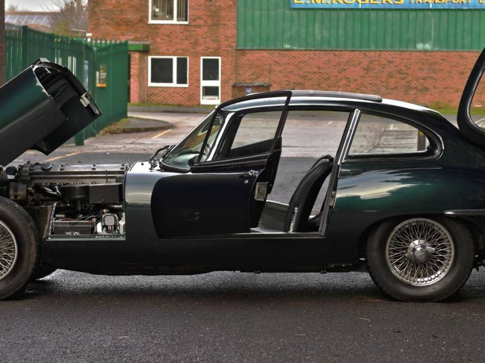 Bild 15/50 von Jaguar Type E (2+2) (1966)