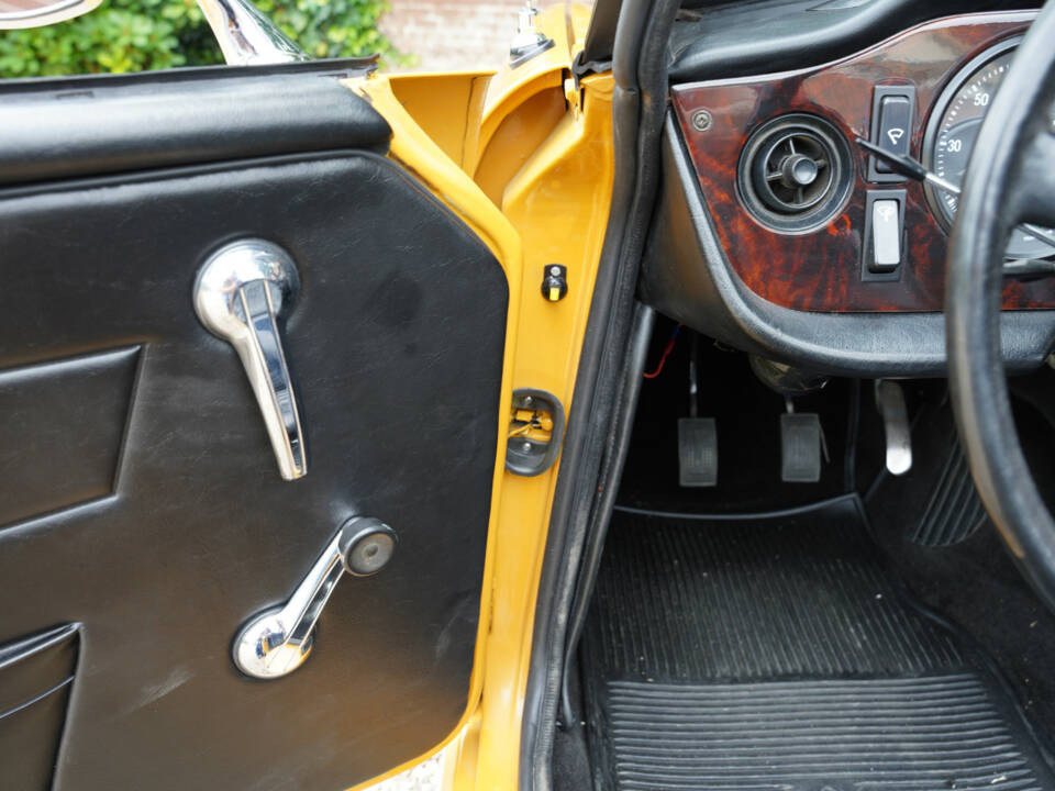 Immagine 34/50 di Triumph TR 6 (1971)