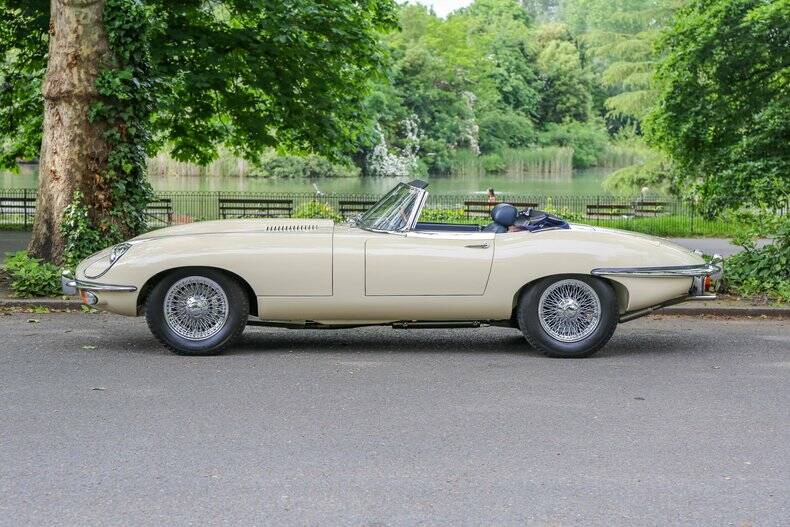 Image 5/50 de Jaguar E-Type (1969)