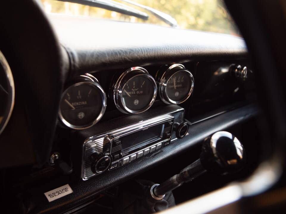 Image 32/51 of Alfa Romeo 1600 Spider Duetto (1966)