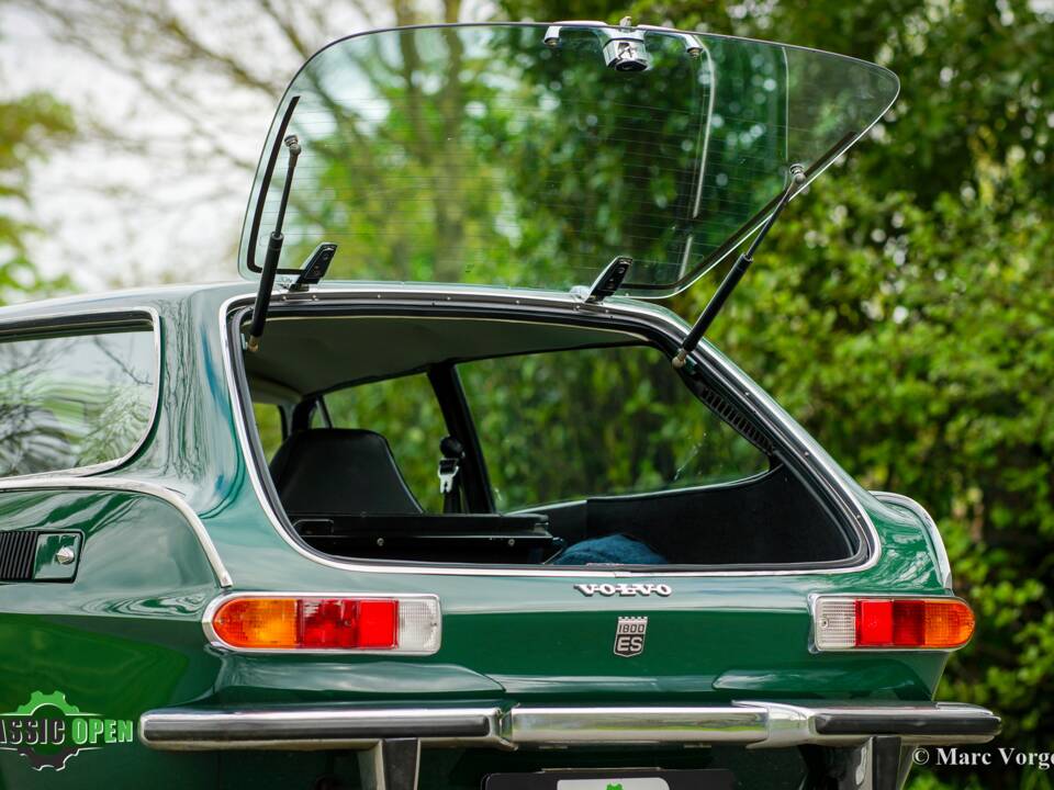 Image 34/34 of Volvo 1800 ES (1972)