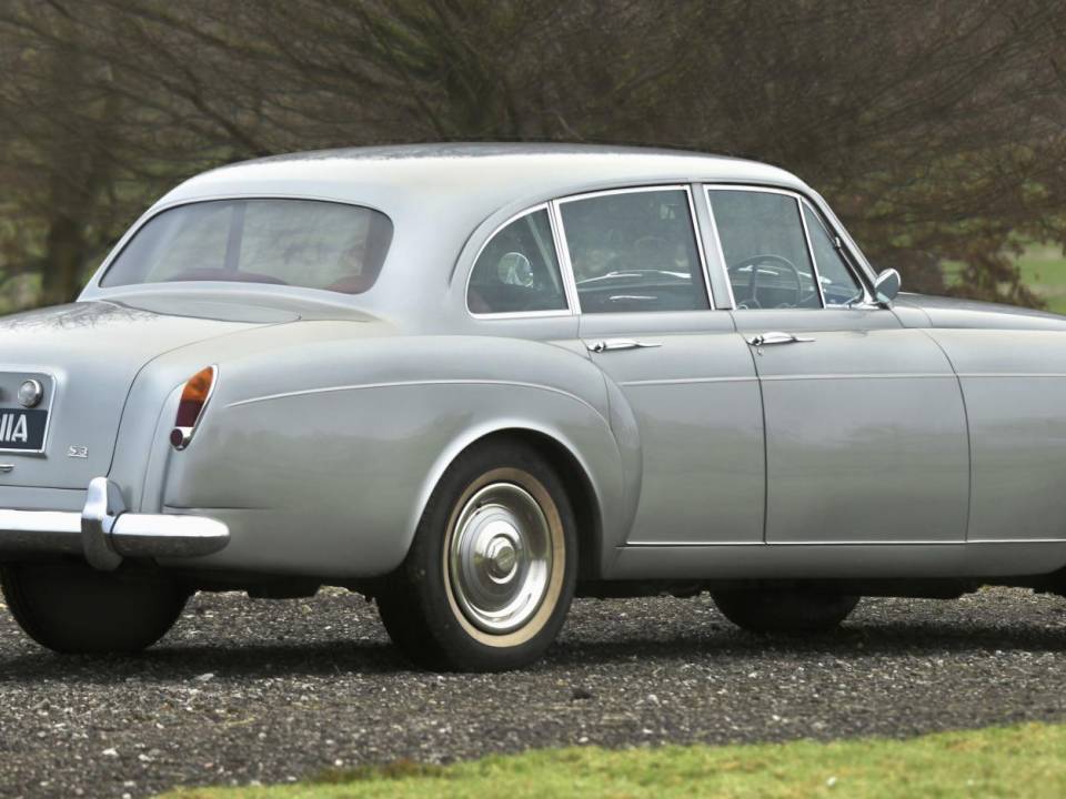 Image 13/50 of Bentley S 3 Continental Flying Spur (1963)