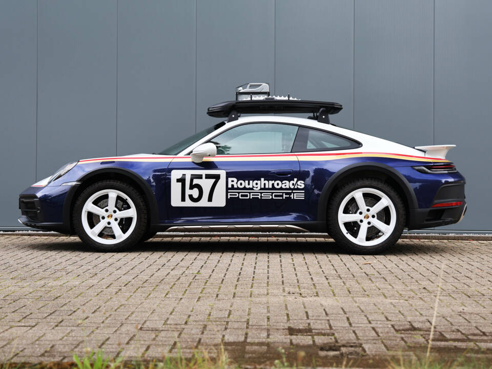 Image 25/74 of Porsche 911 Dakar (2023)