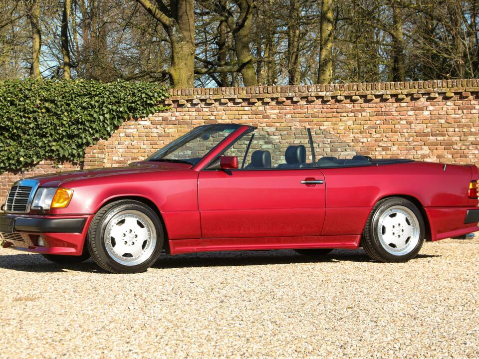Bild 36/50 von Mercedes-Benz 300 CE-24 3.4 AMG (1993)