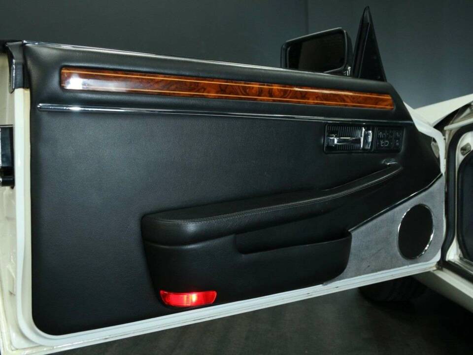 Image 11/50 de Jaguar XJS 5.3 V12 (1992)