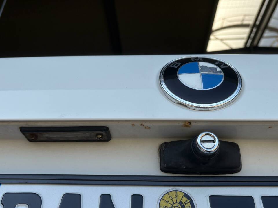 Image 22/29 of BMW 320i (1988)