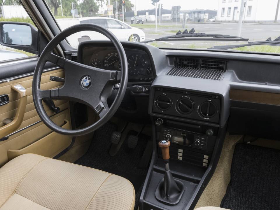 Image 6/16 de BMW 520&#x2F;6 (1981)