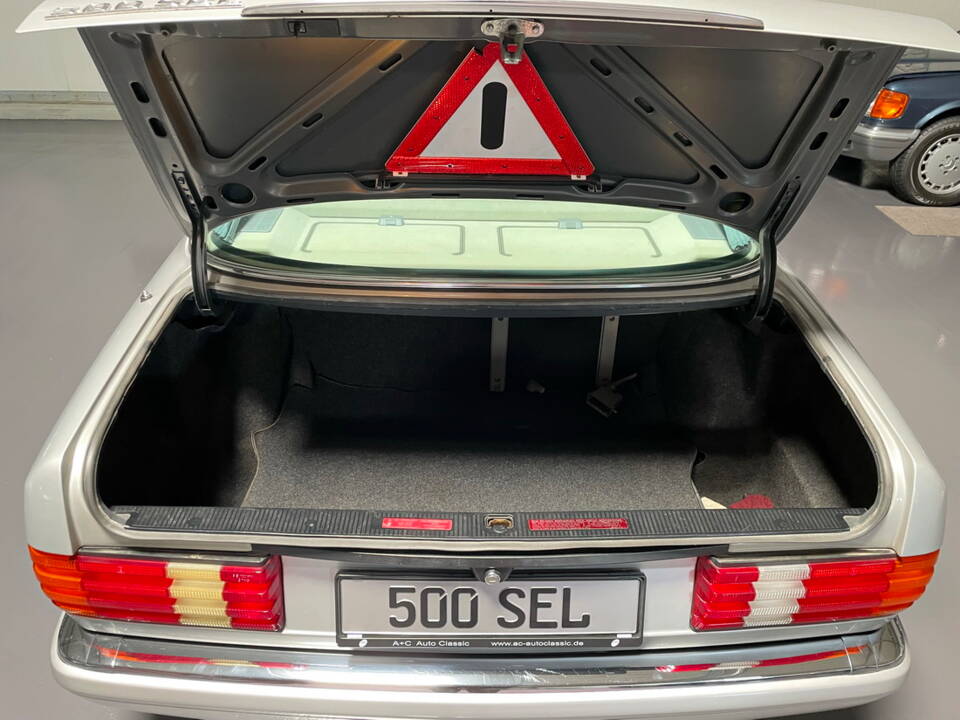 Image 20/24 of Mercedes-Benz 500 SEL (1982)