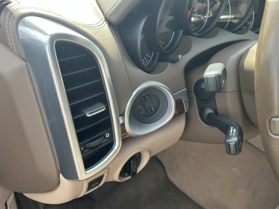 Image 11/51 de Porsche Cayenne Turbo (2011)