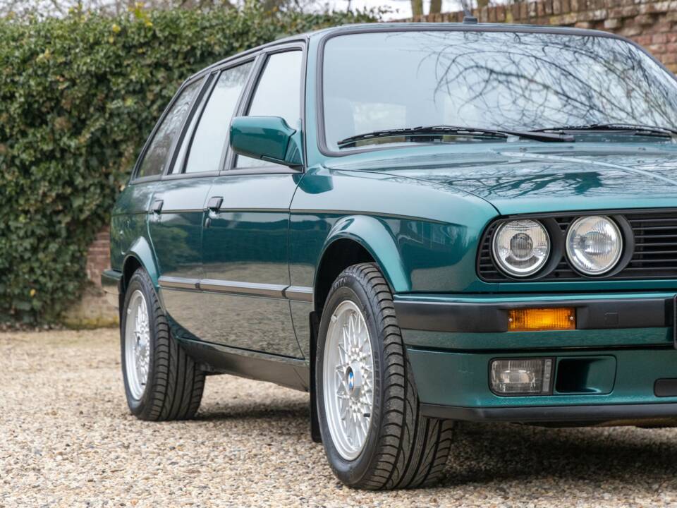 Image 29/50 of BMW 316i Touring (1993)