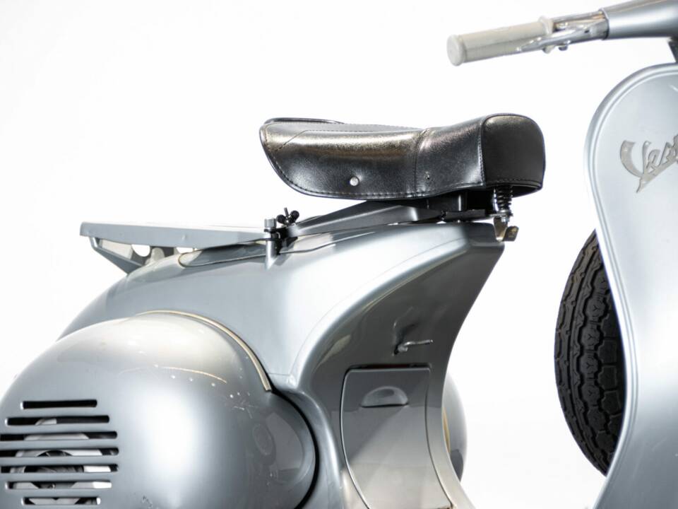 Image 31/45 of Piaggio Vespa 150 (1958)