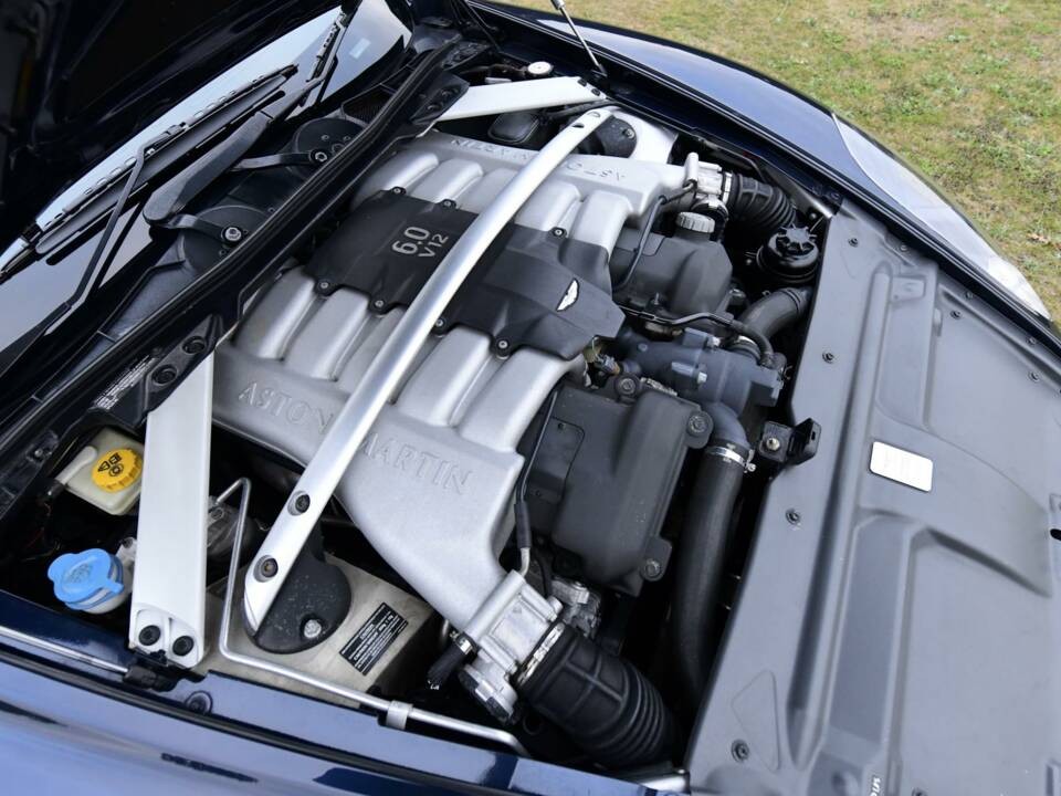 Image 31/50 of Aston Martin DB 9 Volante (2006)