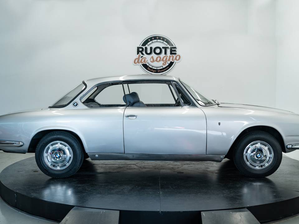 Image 4/33 de BMW 3200 CS (1965)